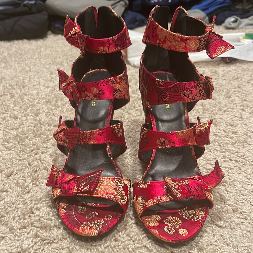 Magenta and Gold heel with bow accents